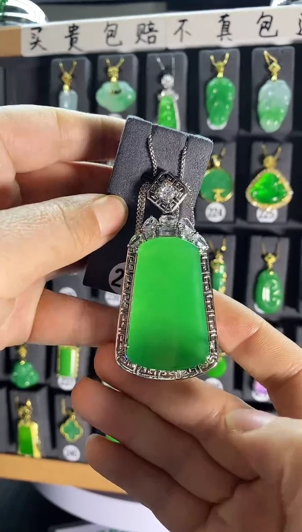 【闪购商品】翡翠耳饰银S925镶嵌212...