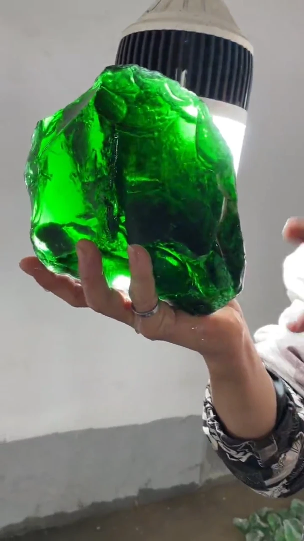 新疆托帕石摆件原石绿