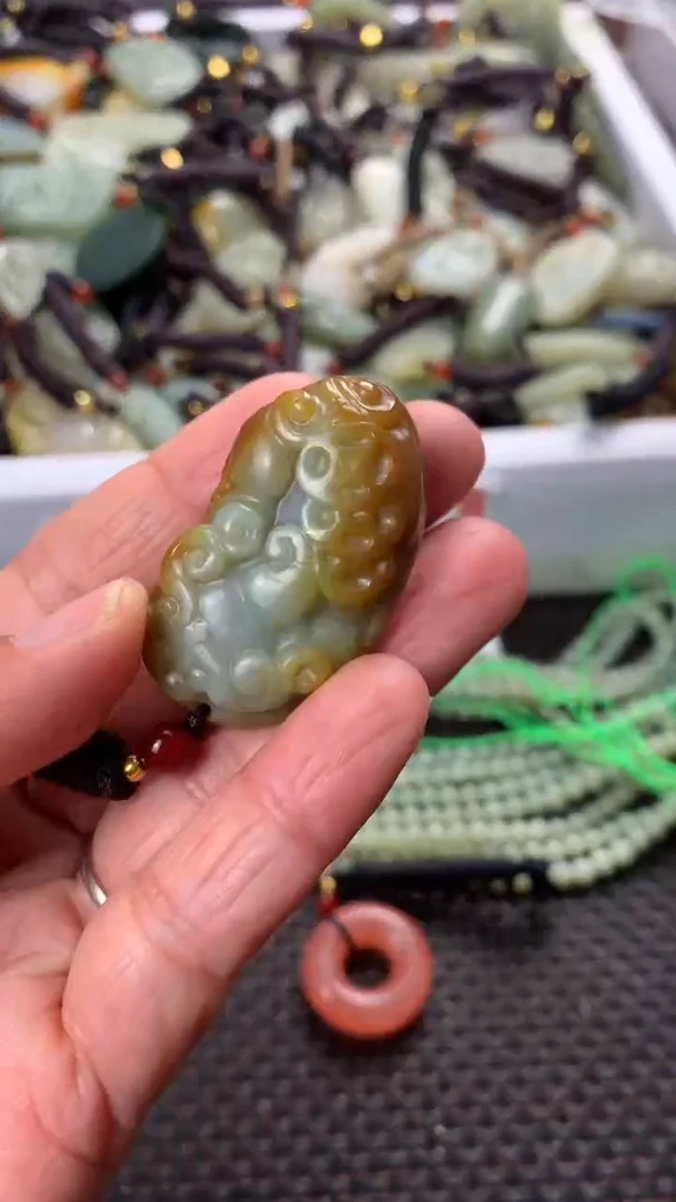 【闪购商品】和田玉颈饰未镶嵌多样性发货没有证书拍一发一有瑕