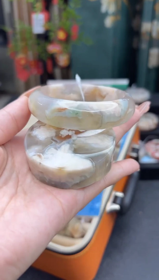 【闪购商品】石英质玉手镯未镶嵌2270（58圈赠送镯心）