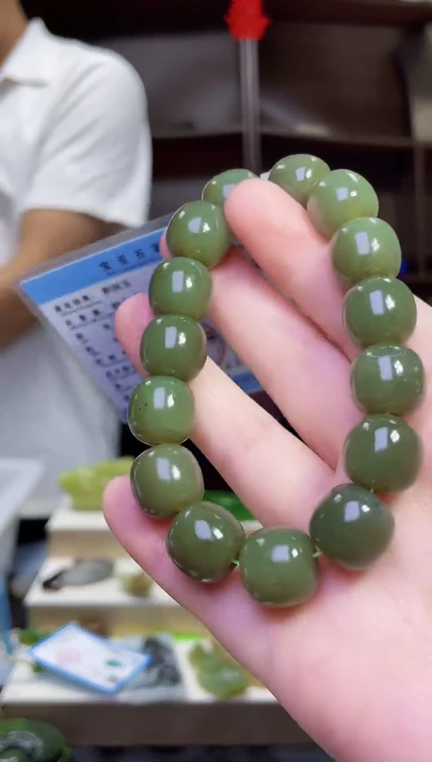 和田玉未镶嵌颈饰1