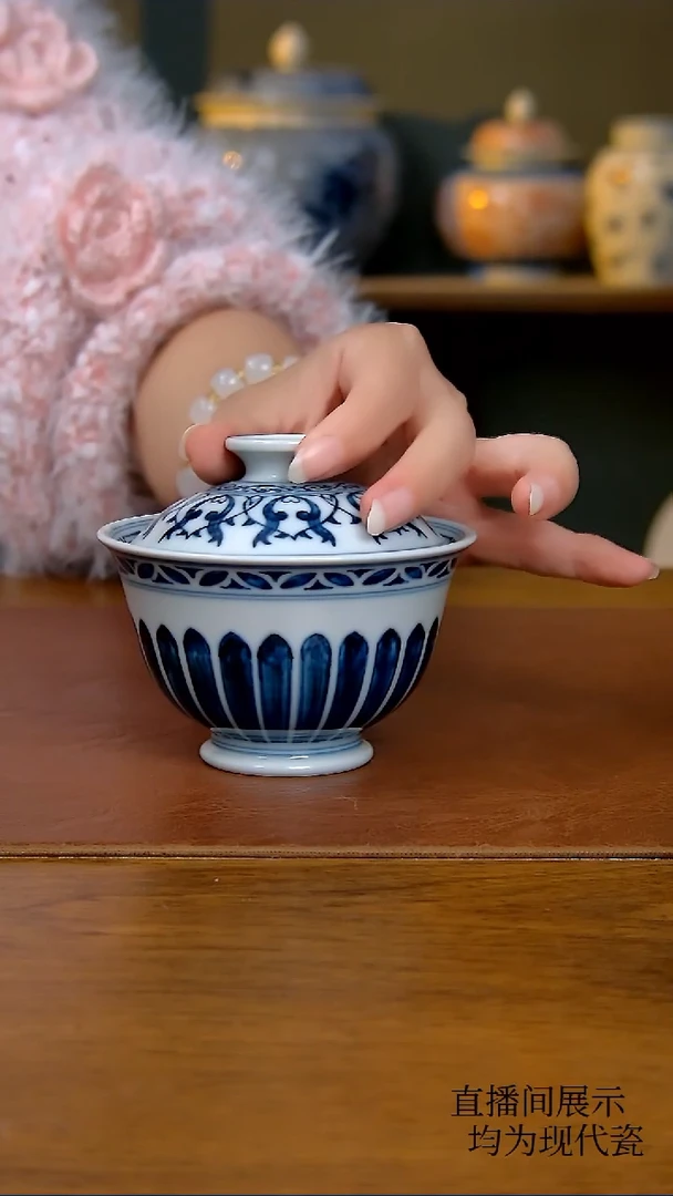 其他仿明菊瓣宝相两才盖碗（柴窑）