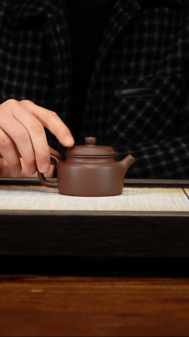 茶壶紫砂四底德中