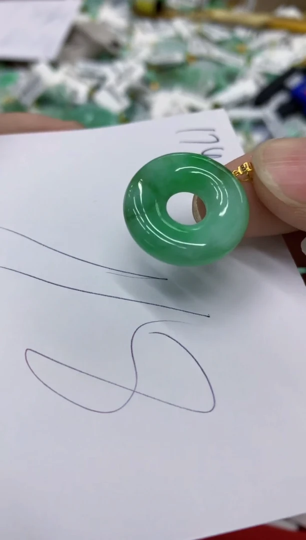 翡翠18K金镶嵌颈饰111111111