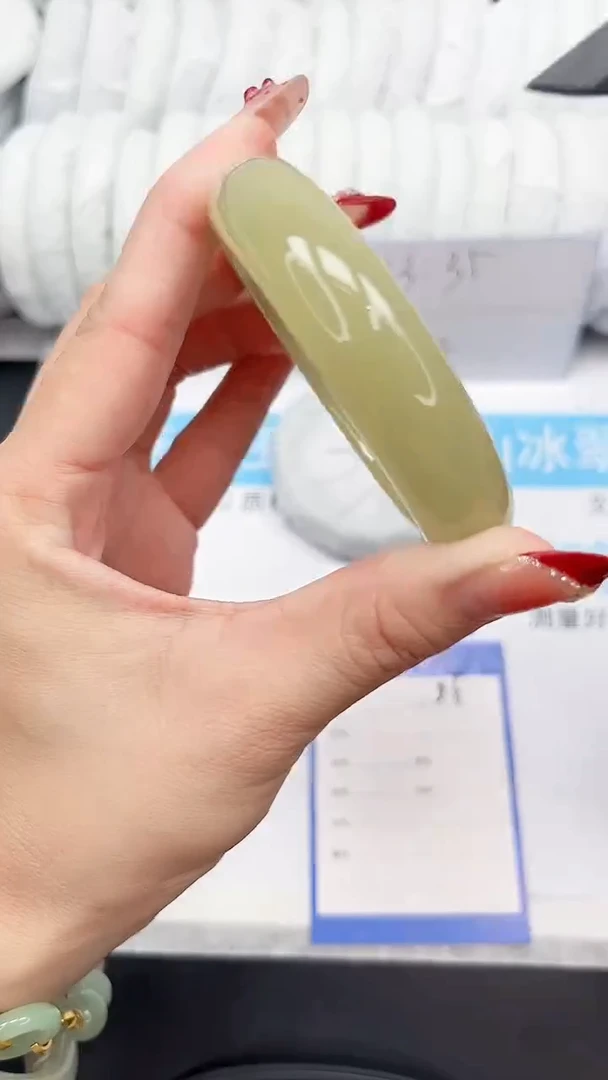 未镶嵌手镯石英质玉26-58.3CQ