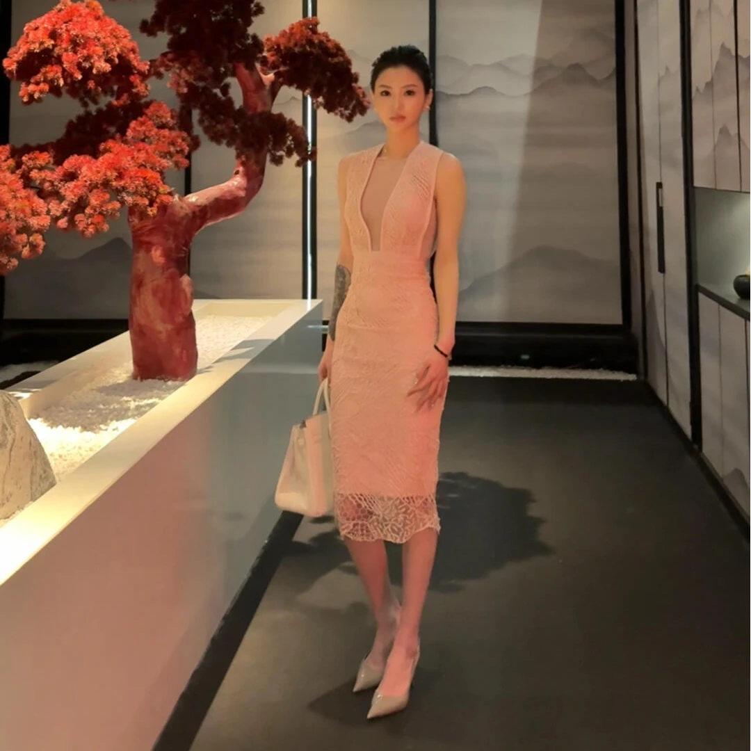 【绝美粉色蕾丝裙】御姐性感胸前网纱透视修身包臀连衣裙度假晚礼服