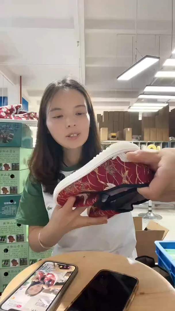 何航清仓款 红锦鲤37码70#