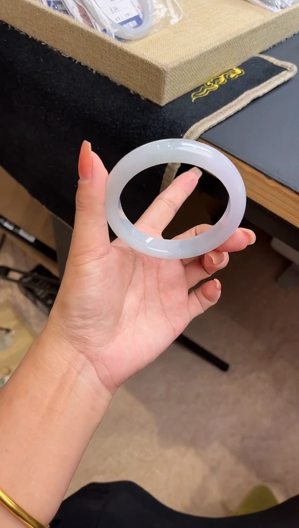 未镶嵌手镯翡翠手镯