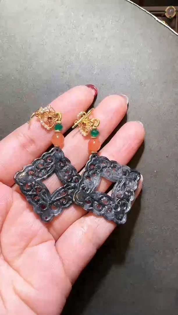 【闪购商品】翡翠耳饰银S925镶嵌乌鸡花片耳饰