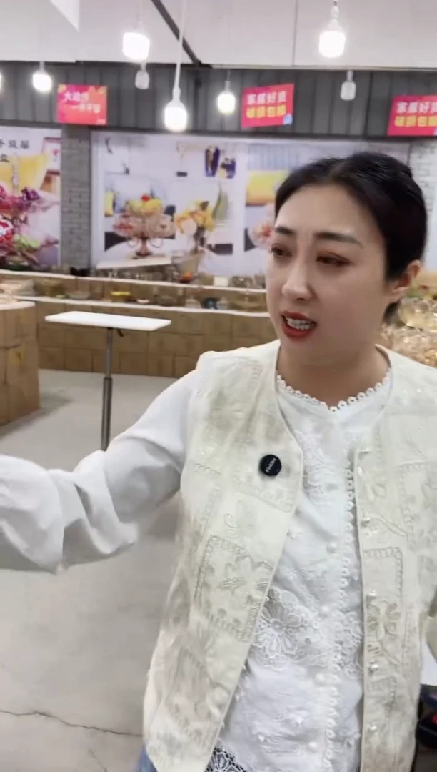 透明爱心干果盒一个