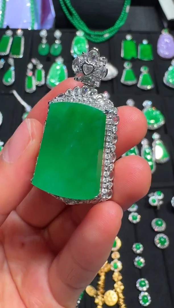 吊坠(不含链)18K金镶嵌翡翠冰阳绿方牌吊坠
