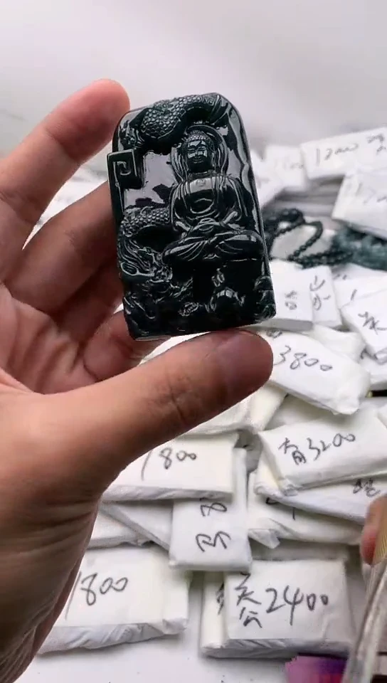 翡翠未镶嵌颈饰大日