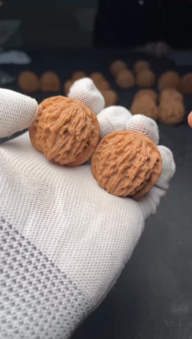 把件文玩核桃a130   红豆  35
