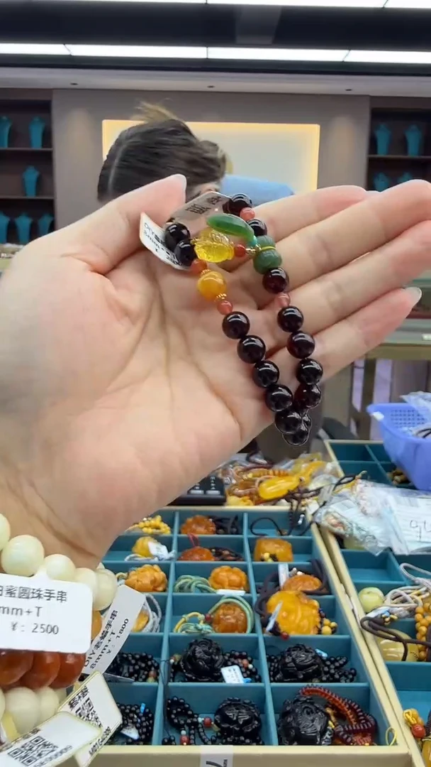 琥珀颈饰未镶嵌248秒拍号 假一罚三