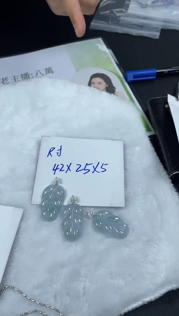 18K金镶嵌挂件翡翠番*?叶子5/多样性发其一配绳@CP