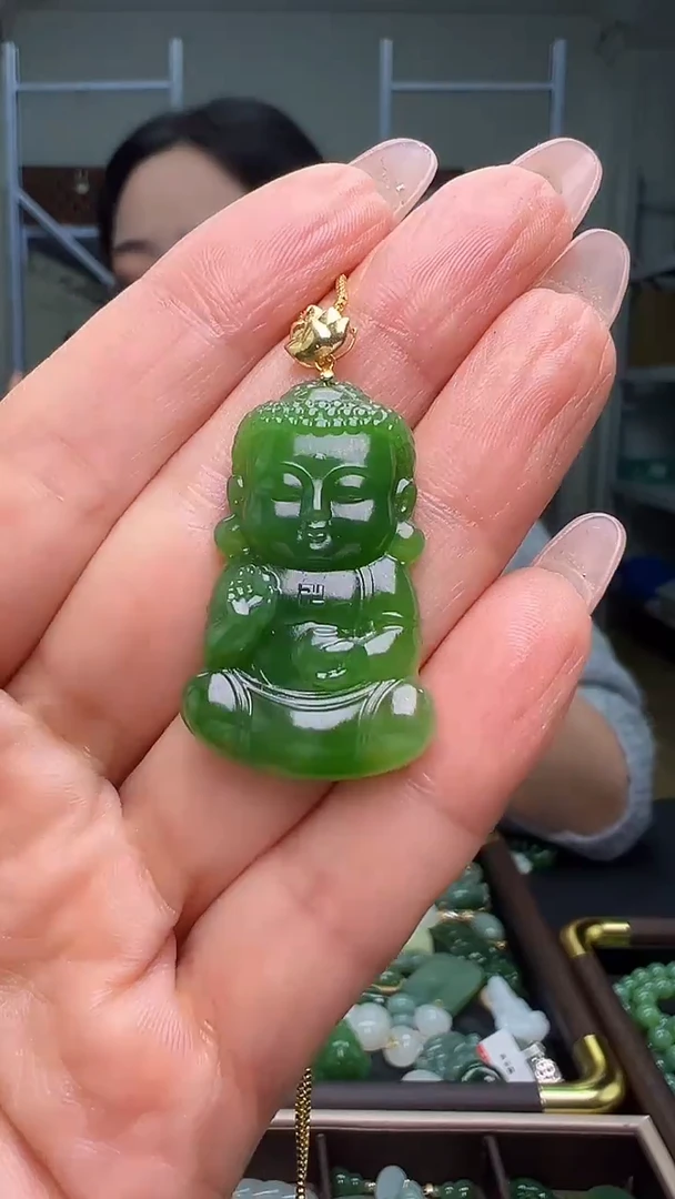 颈饰18K金镶嵌和田玉(多样性发货.发其一）11.02.38