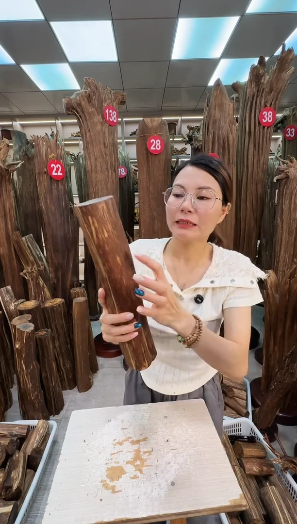 沉香碎屑沉香原料摆件工艺品一百以上带底座沉香