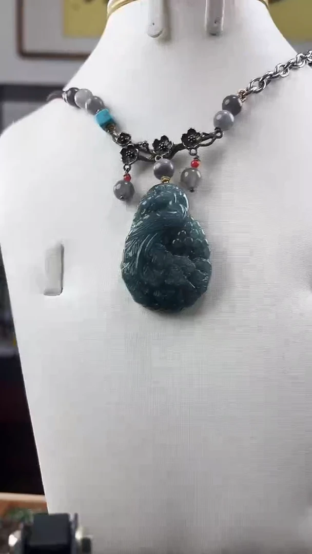 颈饰未镶嵌翡翠孔雀