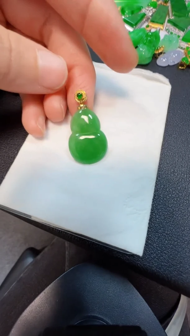 吊坠(不含链)18K金镶嵌翡翠980