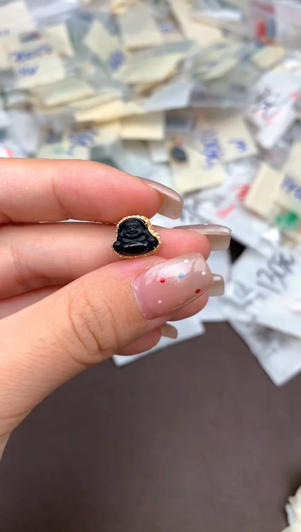 18K金镶嵌挂件翡翠一