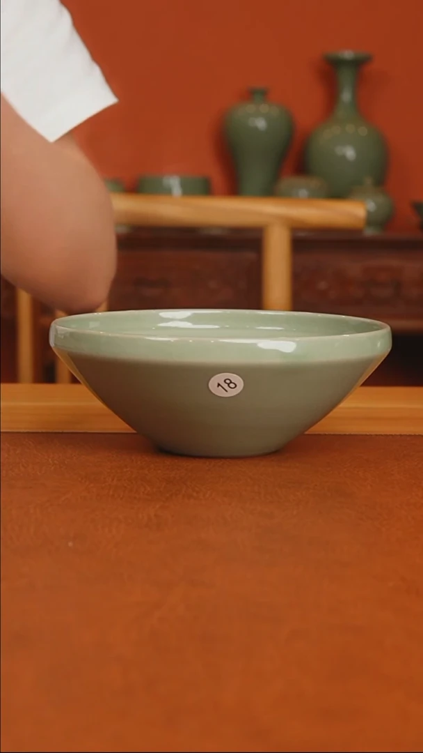 越窑秘色瓷折沿碗二级品
