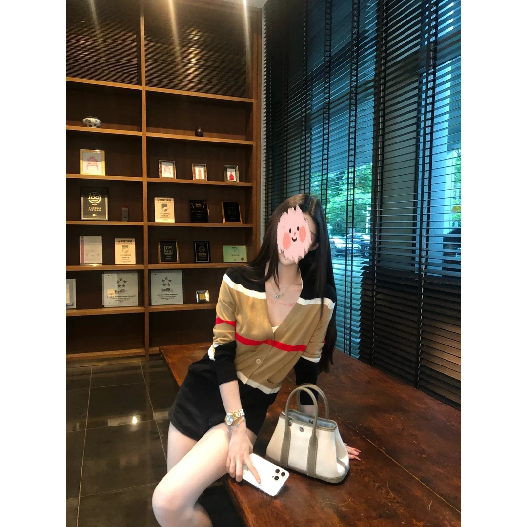 通勤女时尚上衣V领夏季毛针织衫初秋条纹秋季拼色