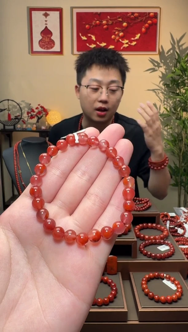 南红玛瑙手串未镶嵌一条约7mm 多样性发货