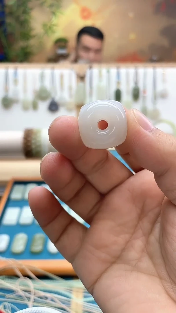 吊坠(不含链)未镶嵌和田玉约卡22mm天圆地方平安扣