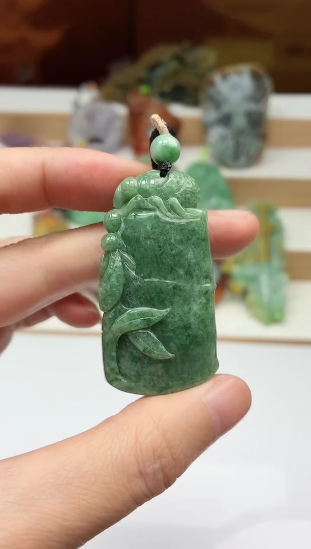 颈饰未镶嵌翡翠牌子