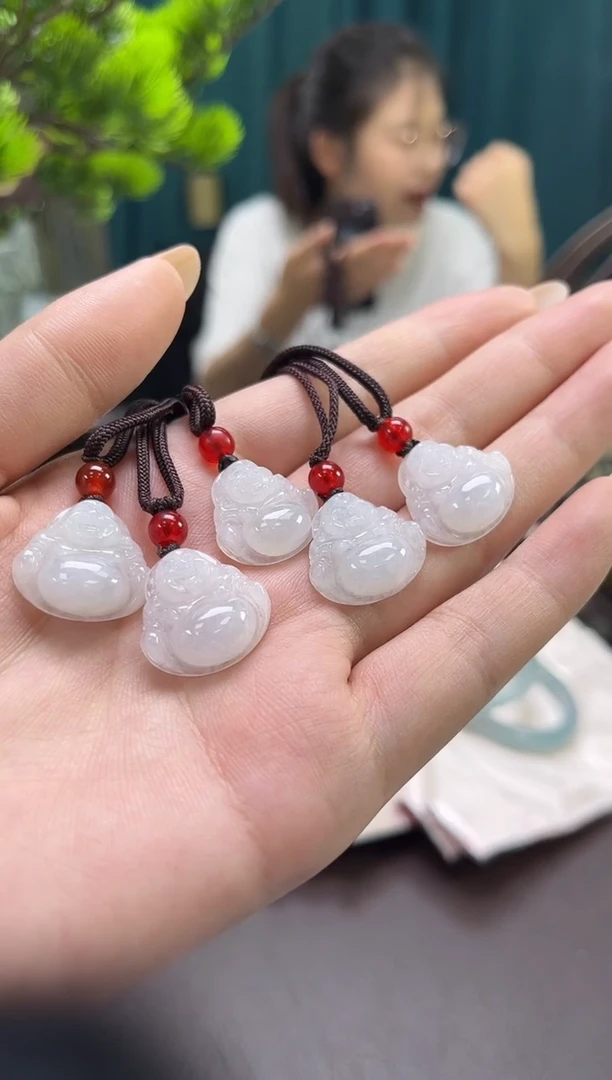 吊坠(赠链)未镶嵌翡翠佛公（样性发货）