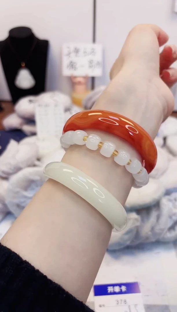 【闪购商品】石英质玉手镯未镶嵌378-玛瑙圈口63