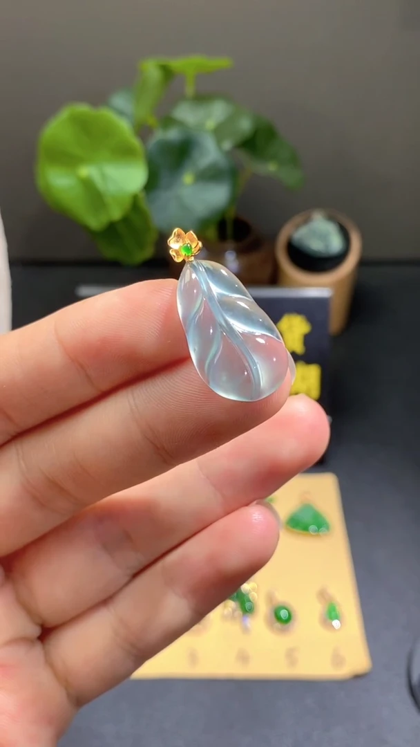 颈饰18K金镶嵌翡翠B*翡翠A货