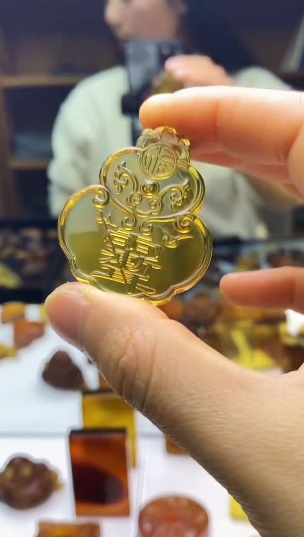 琥珀颈饰未镶嵌?****zSN92-159（紫薇讳）