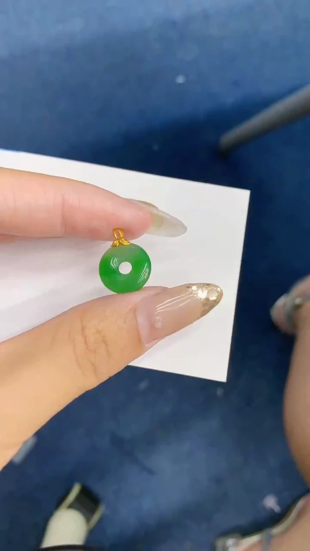 翡翠18K金镶嵌颈饰           1