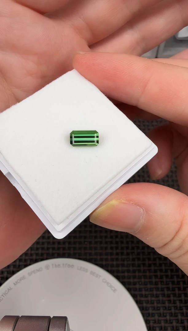 【闪购商品】碧玺绿色未镶嵌1.42ct-B01055