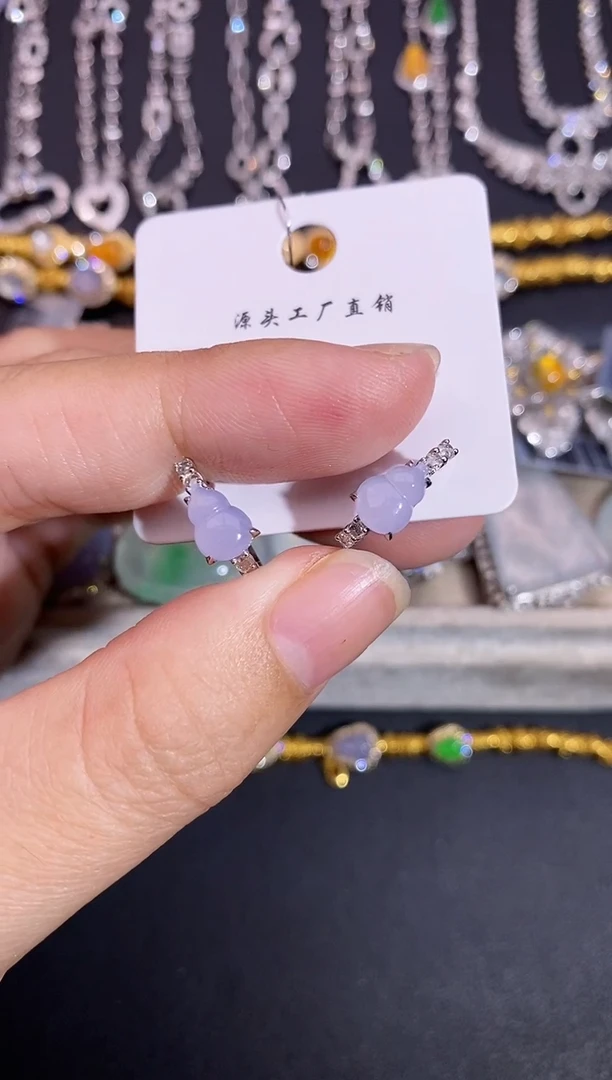 颈饰18K金镶嵌翡翠耳饰