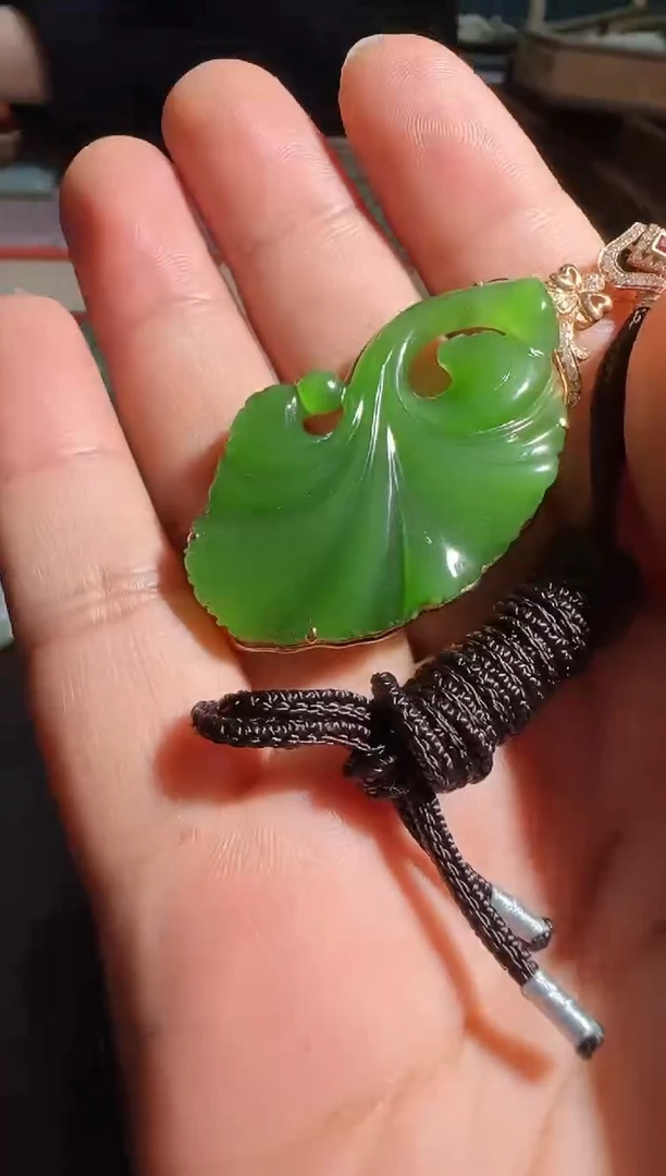 18K金镶嵌和田玉挂件儿*【陆105】126 7026