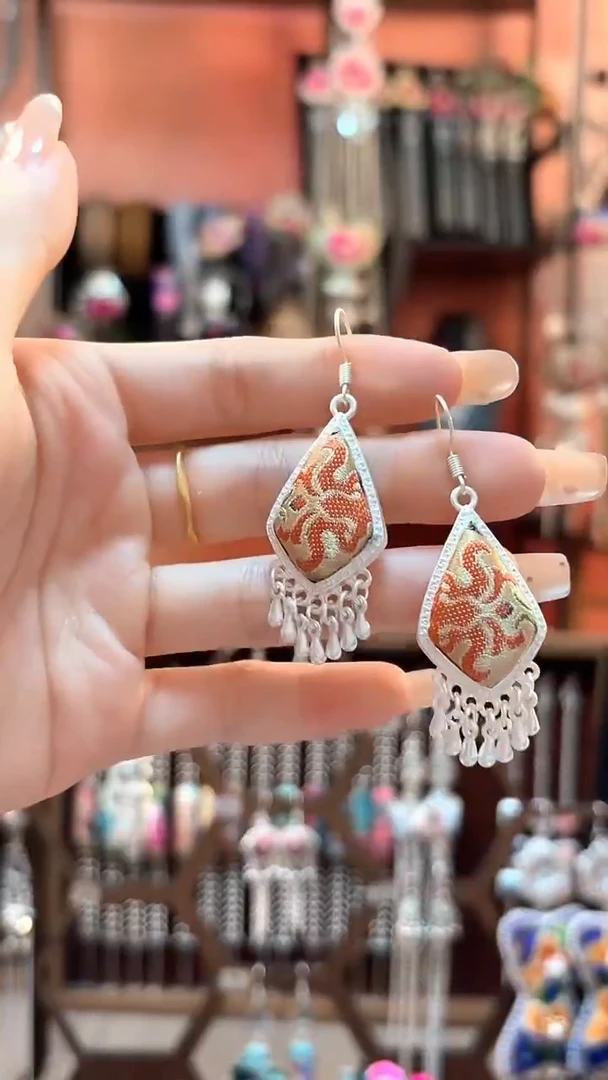 织绣云织谣民族风精美饰品  159