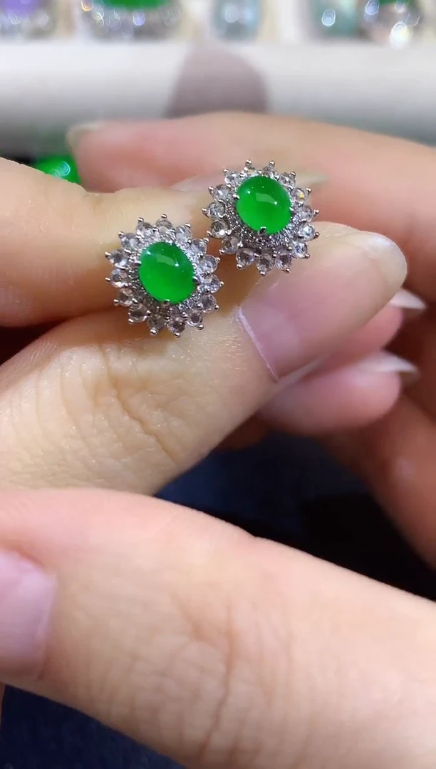 18K金镶嵌翡翠耳饰A135