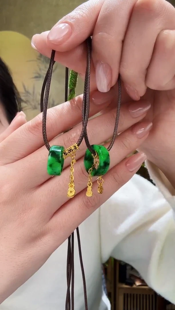 颈饰未镶嵌翡翠多样发其一个