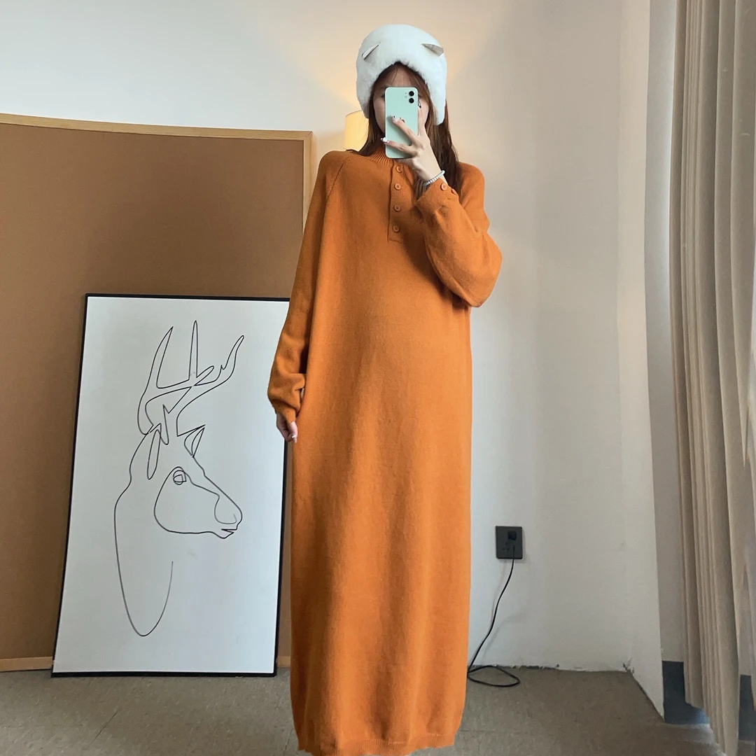 2025孕妇装简约气质圆领长袖针织连衣裙中长款宽松纯色显瘦打底裙