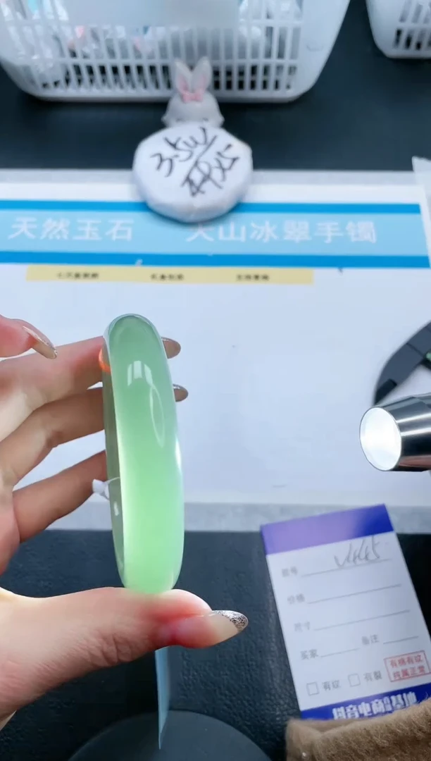 【闪购商品】石英质玉手镯未镶嵌14V445-59