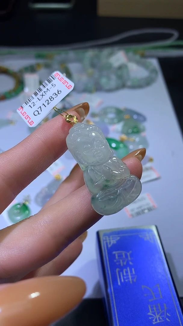 颈饰18K金镶嵌翡翠ZX018791