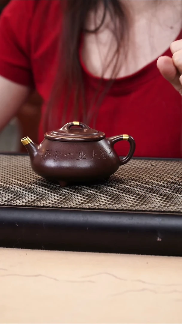 茶壶紫砂四号井茄皮紫泥描金刻绘逸瓢150cc