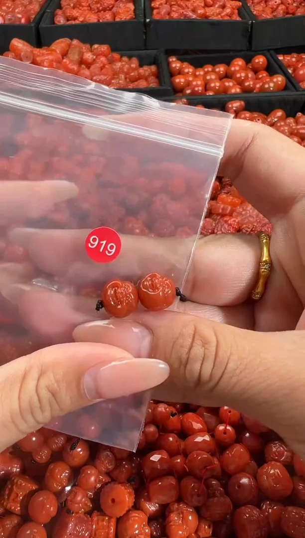 颈饰未镶嵌南红玛瑙1