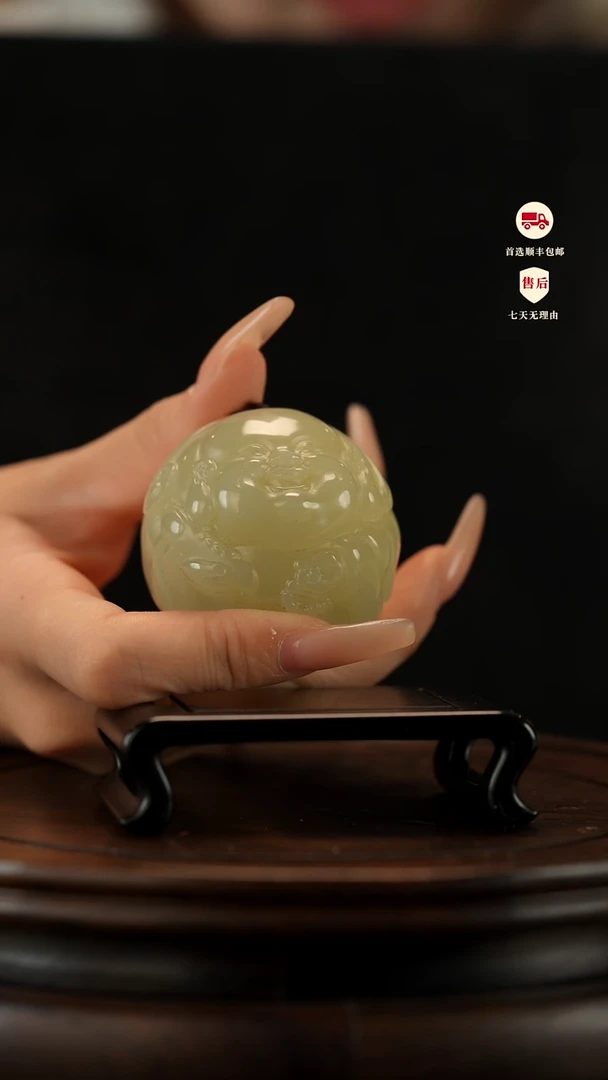 云南石竹叶青雕刻：圆形弥勒手把件摆件挂件