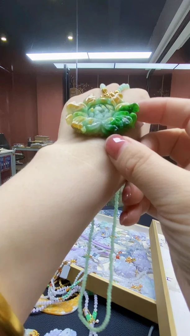 颈饰未镶嵌翡翠吊坠