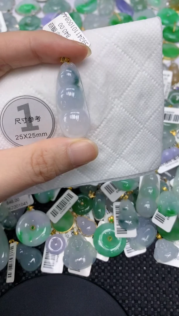 翡翠18K金镶嵌颈饰11111111