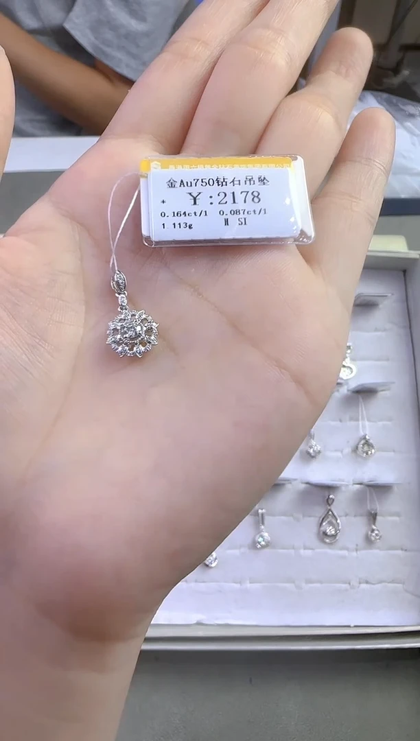 吊坠(不含链)18K金镶嵌钻石有****️178800