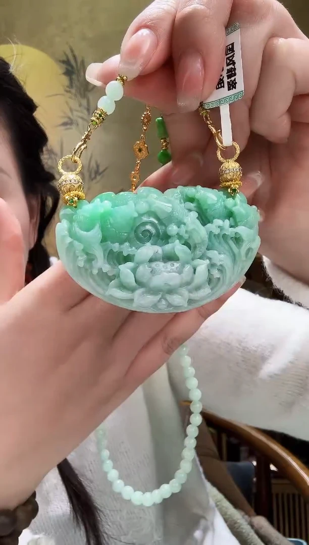 颈饰未镶嵌翡翠吊坠